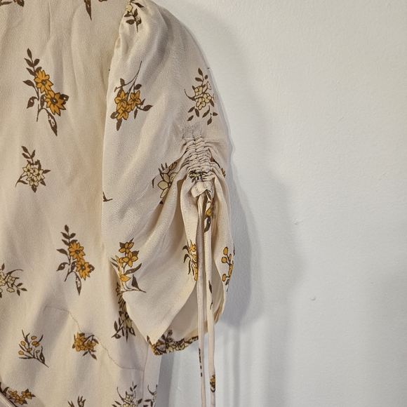 Madewell Floral Cottagecore Midi Dress Size 2 Puff Sleeve Wrap Style - Picture 3 of 7